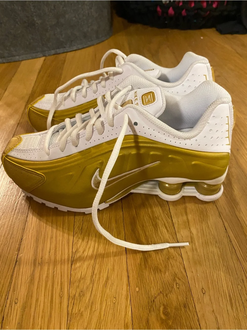 NEW Nike Shox R4 White Gold Womens New Casual Classic